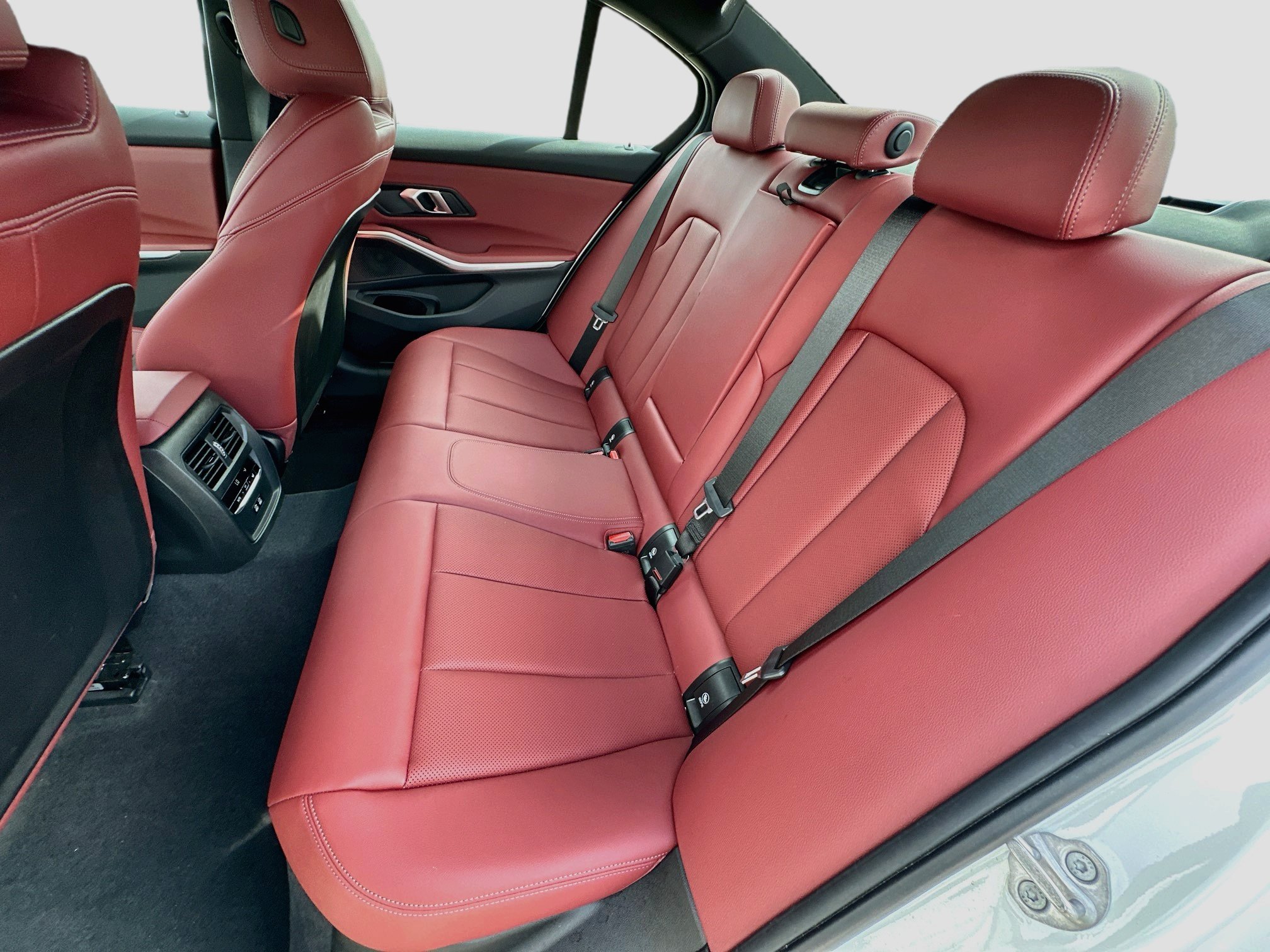 Used 2024 BMW 330i Sedan w/ M Sport Package RWD image 25
