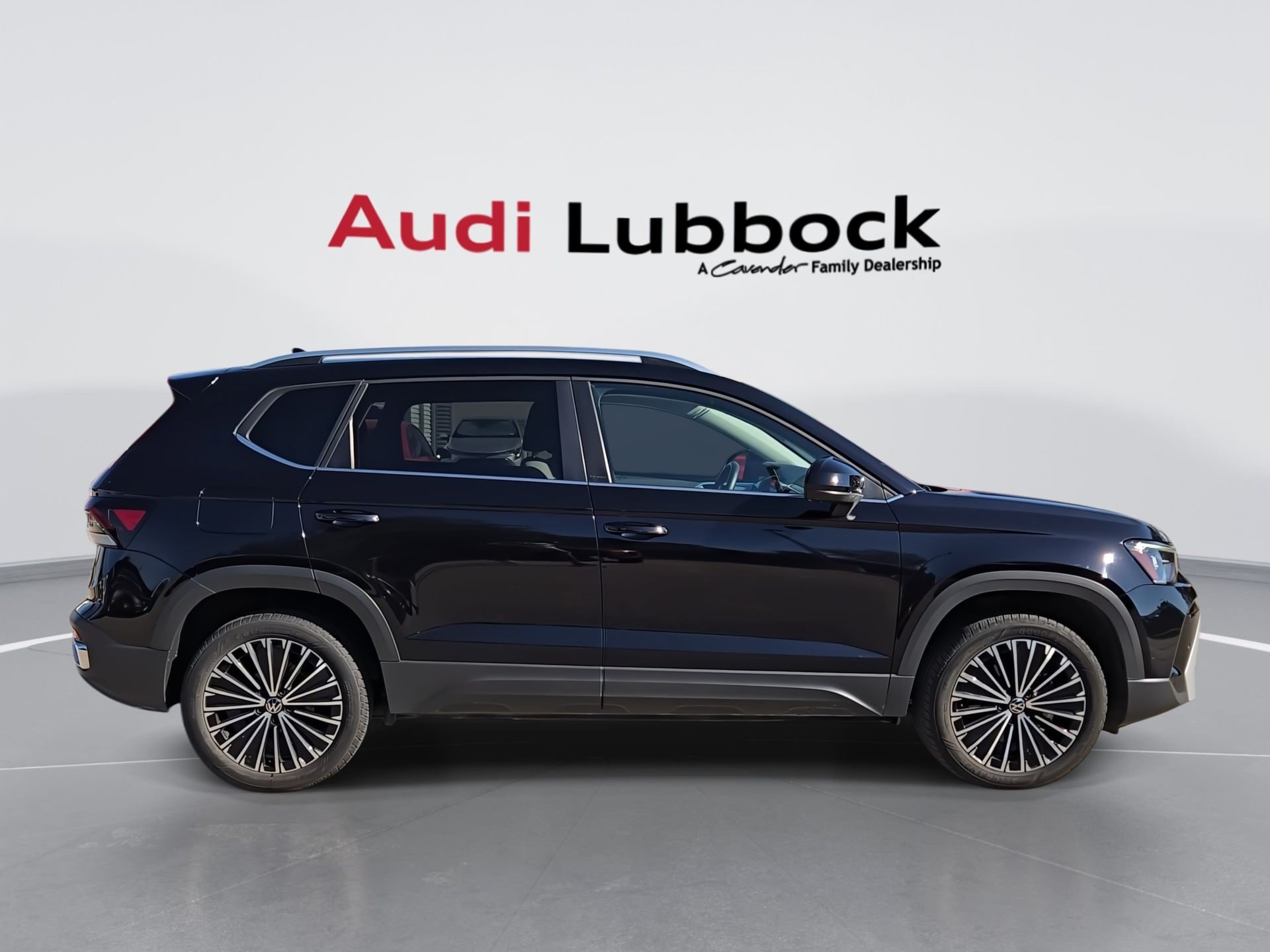 Used 2025 Volkswagen Taos SE FWD image 9