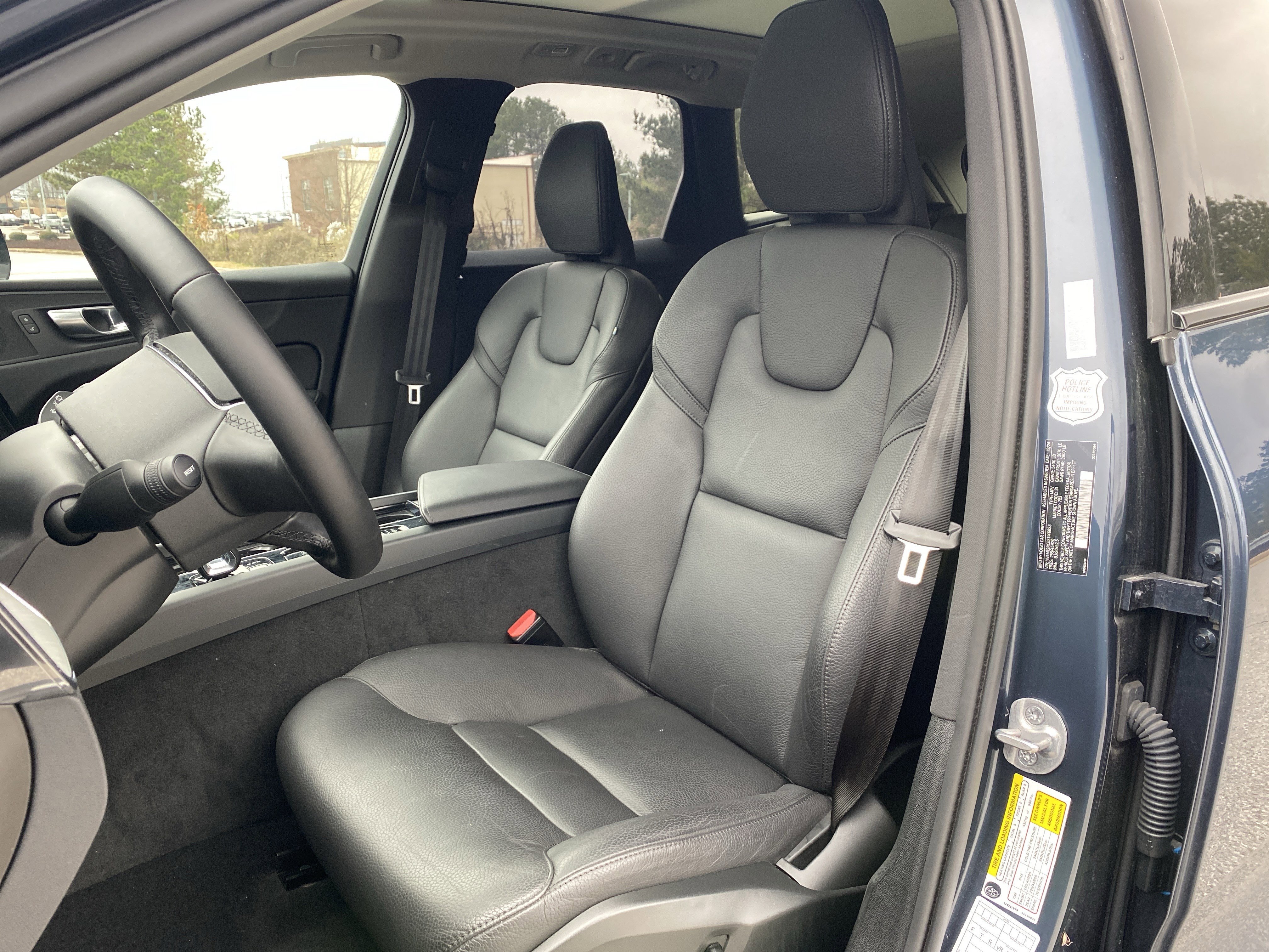 Used 2025 Volvo XC60 B5 Plus image 7