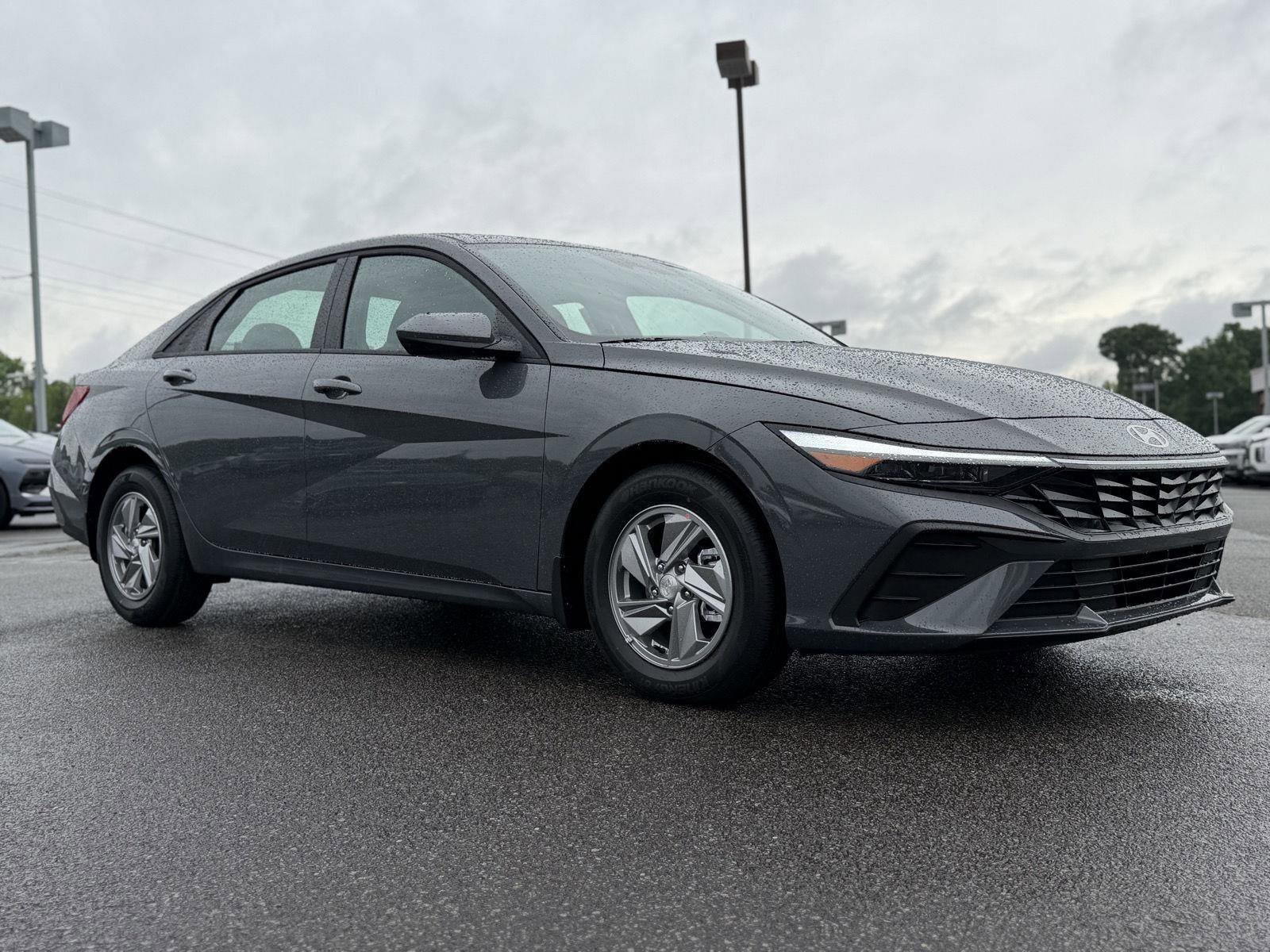 New 2026 Hyundai Elantra SE FWD image 2