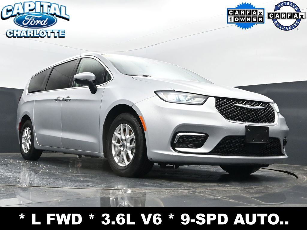 Used 2023 Chrysler Pacifica Touring-L FWD image 19