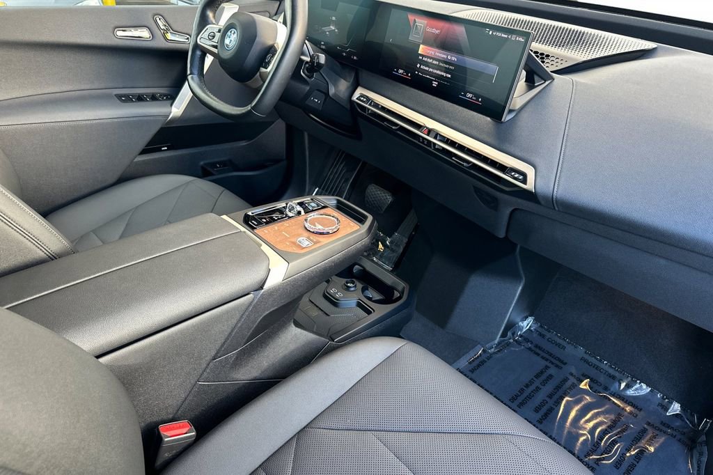 Used 2023 BMW iX xDrive50 w/ Premium Package image 17