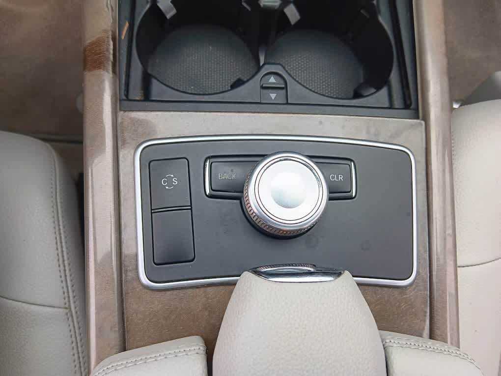 Used 2010 Mercedes-Benz E 350 4MATIC Sedan image 23
