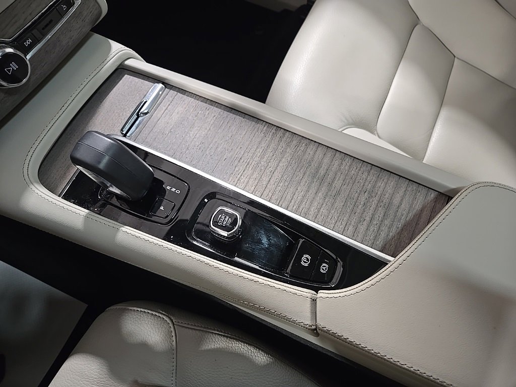 Used 2024 Volvo XC90 B6 Plus w/ Protection Package Premier image 13
