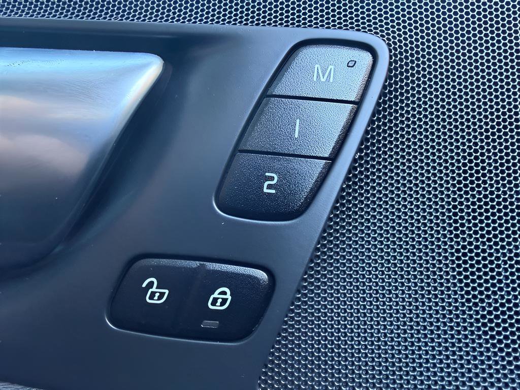 Used 2024 Volvo XC60 B5 Plus image 21