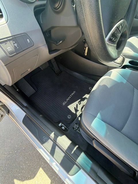 Used 2013 Hyundai Elantra GLS w/ Preferred Pkg FWD image 14