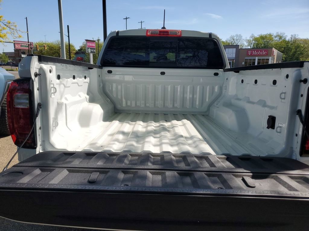 New 2025 GMC Canyon Elevation w/ Convenience Package image 18