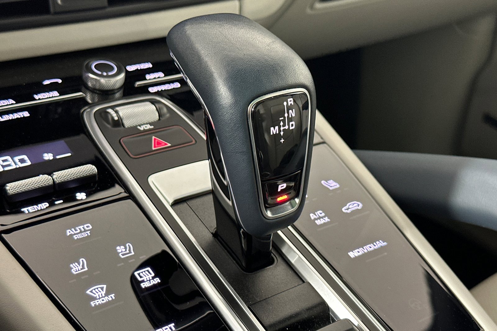 Used 2023 Porsche Cayenne S Platinum w/ Premium Package Plus image 21