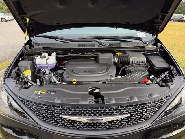 New 2027 Chrysler Pacifica LX FWD image 30