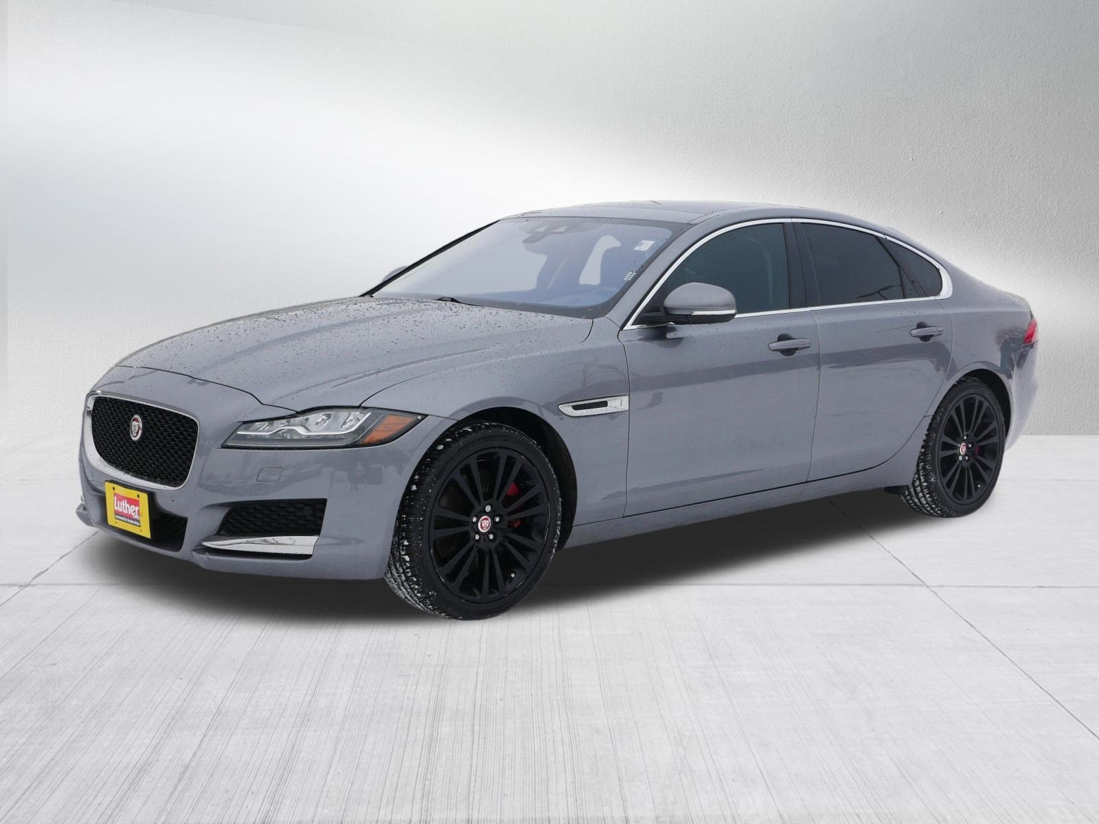 Used 2020 Jaguar XF Prestige image 3