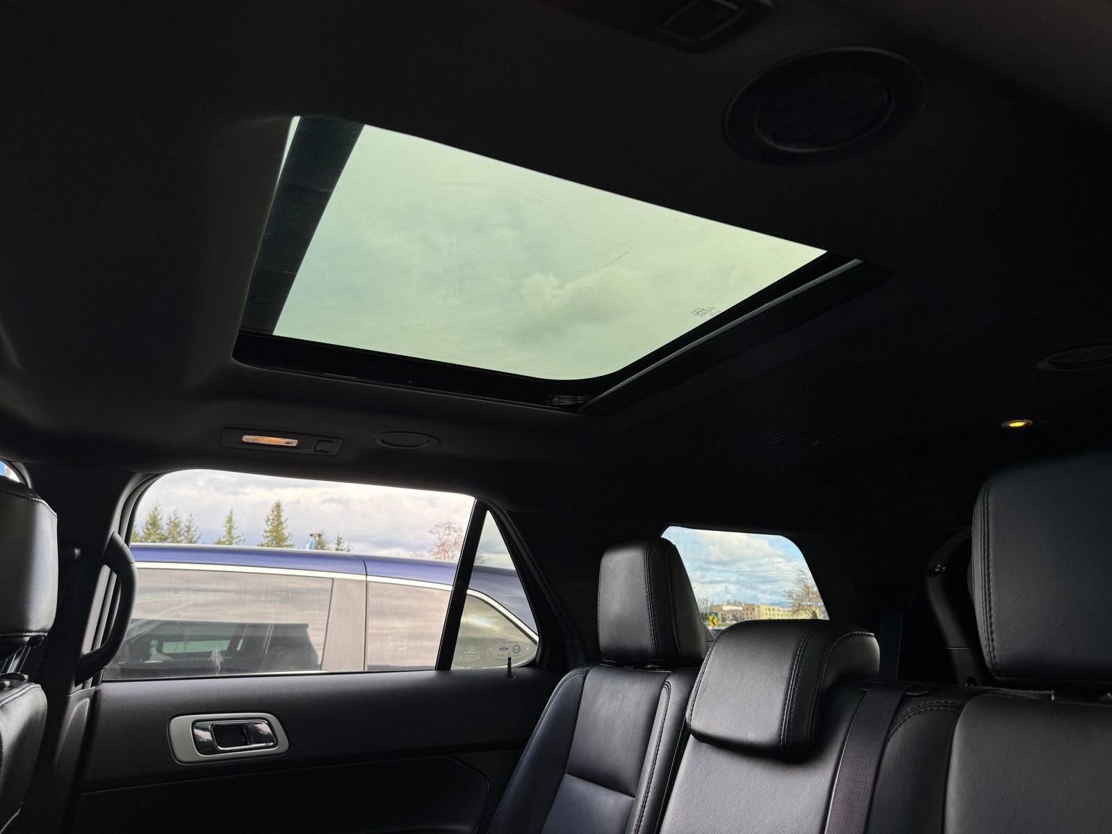 Used 2015 Ford Explorer XLT w/ Equipment Group 202A image 23