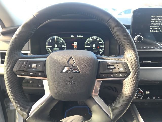 New 2025 Mitsubishi Outlander SE image 32