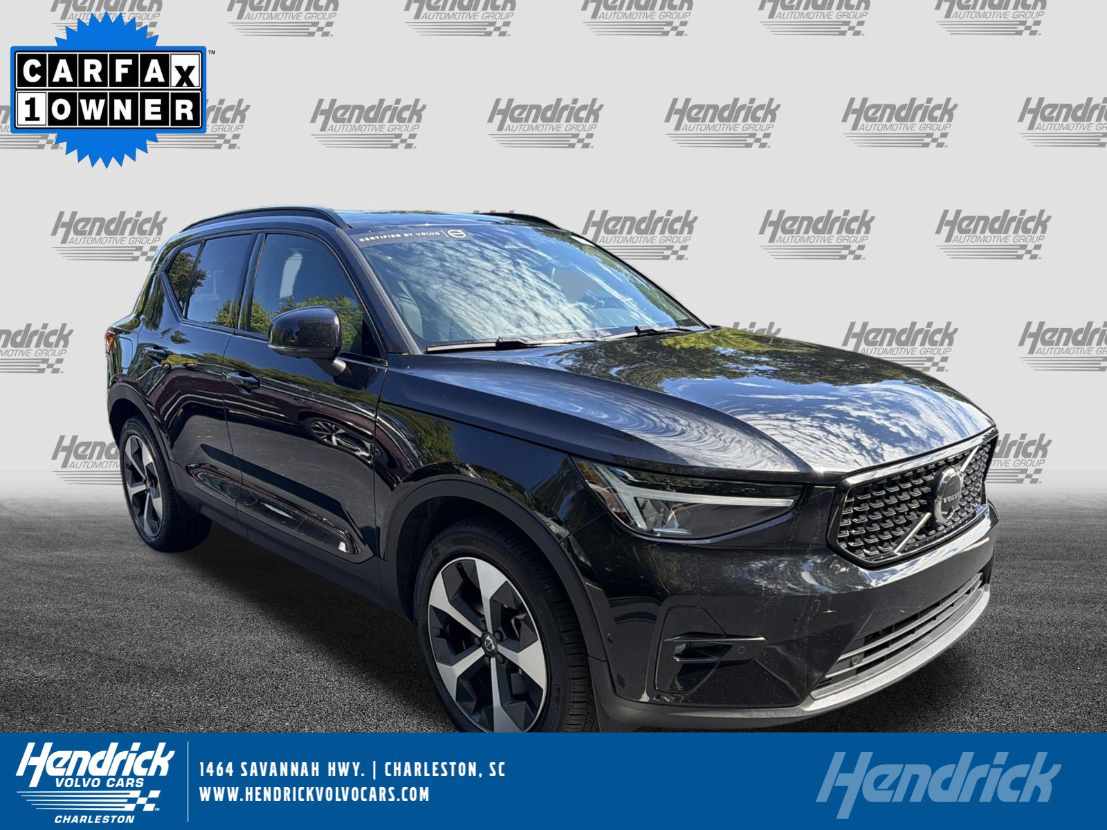 Used 2025 Volvo XC40 B5 Plus AWD/4WD image 1