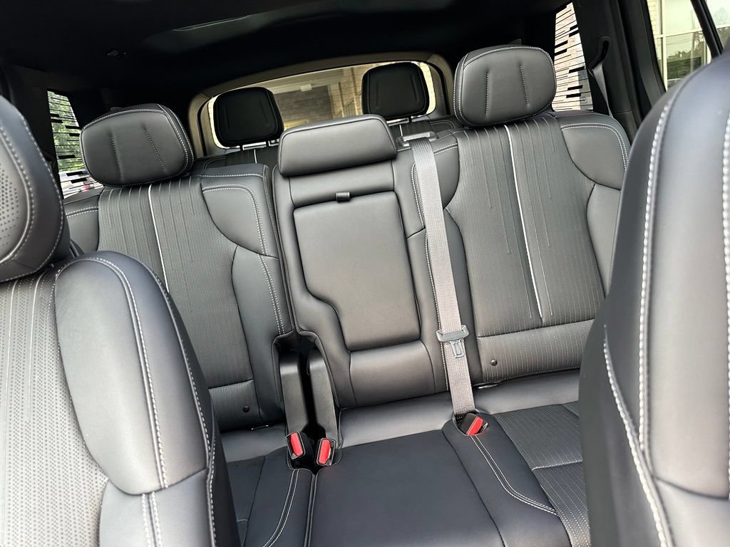 Certified 2026 Cadillac Vistiq Luxury AWD/4WD image 22