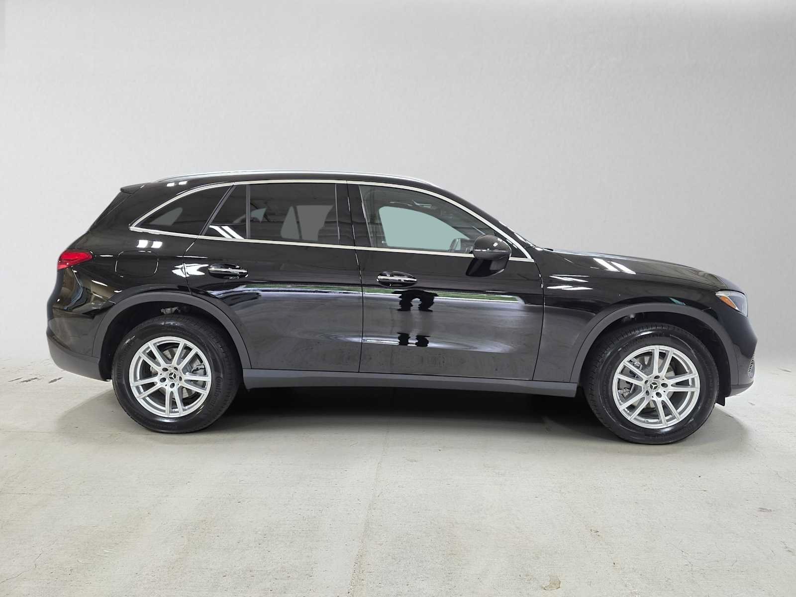 Used 2026 Mercedes-Benz GLC 300 4MATIC image 2