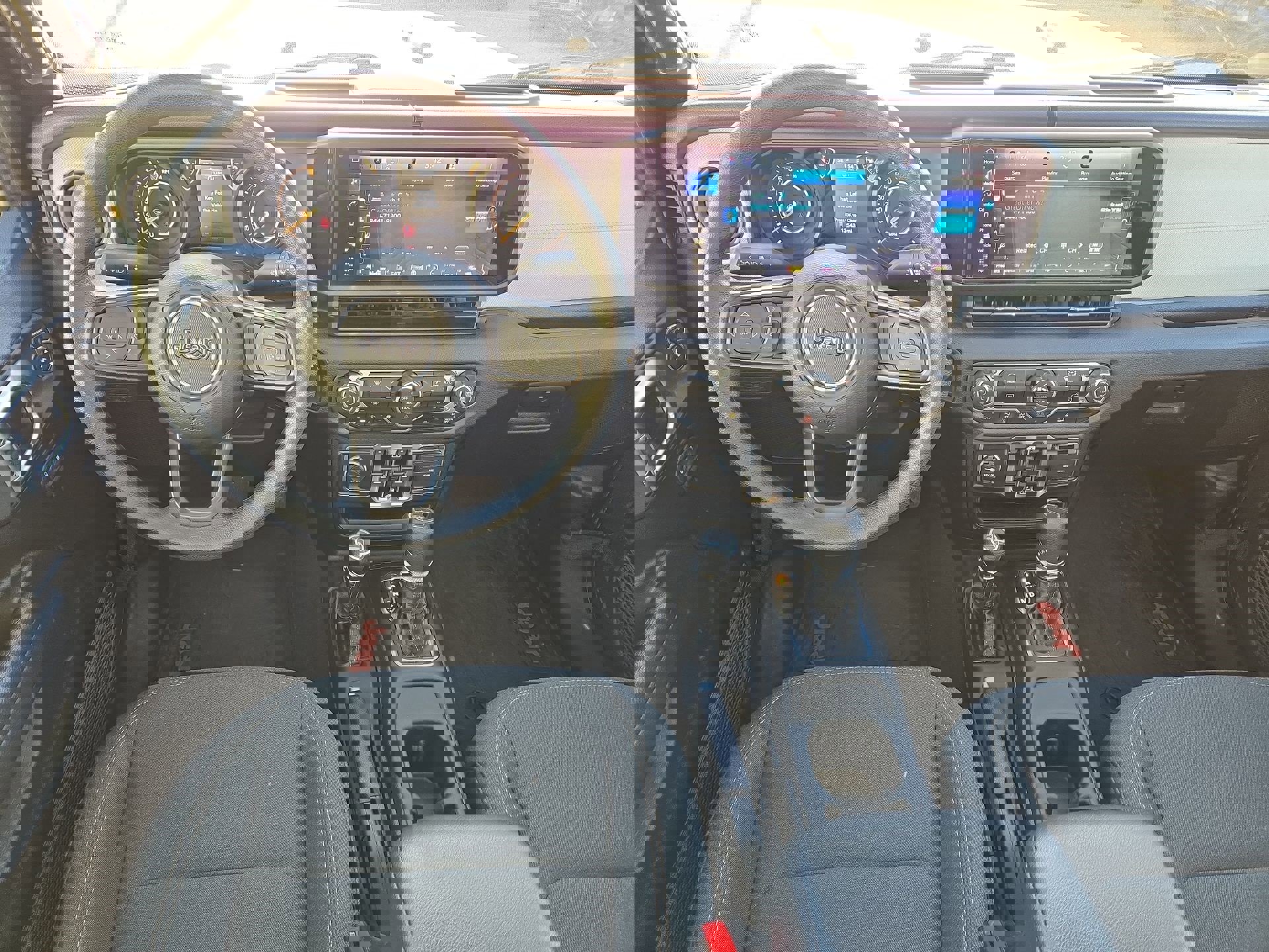 Used 2025 Jeep Gladiator Nighthawk image 14