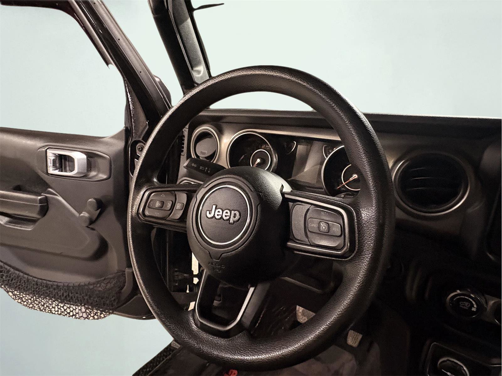 Used 2018 Jeep Wrangler Unlimited Sport image 27