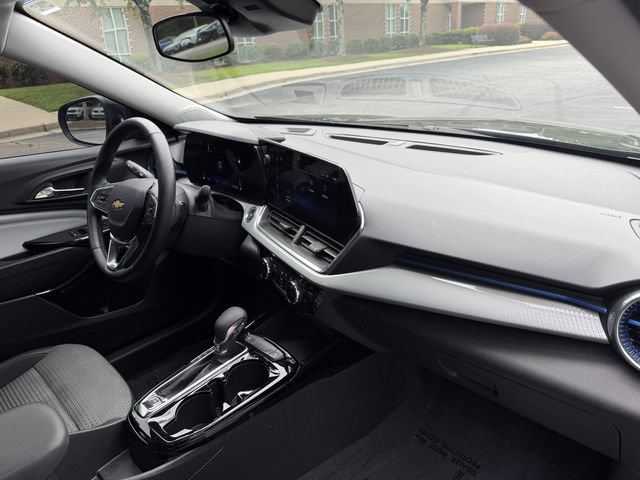Used 2025 Chevrolet Trax LT w/ Driver Confidence Package FWD image 32