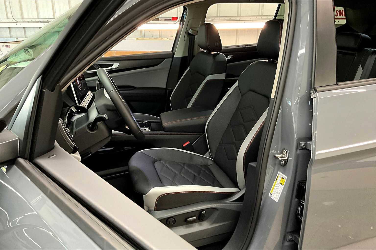 New 2026 Volkswagen Atlas Peak Edition image 11