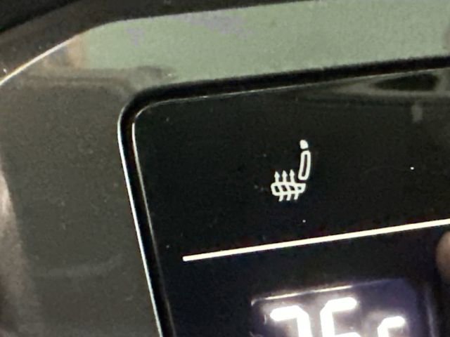 Used 2022 Volkswagen Tiguan SE w/ Panoramic Sunroof Package image 18