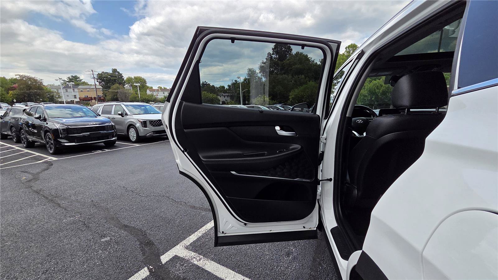 Used 2023 Hyundai Santa Fe Limited AWD/4WD image 29