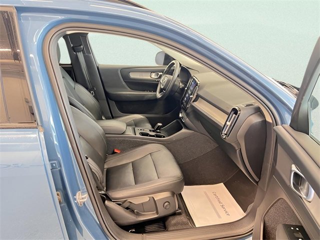 Used 2024 Volvo XC40 B5 Core image 11