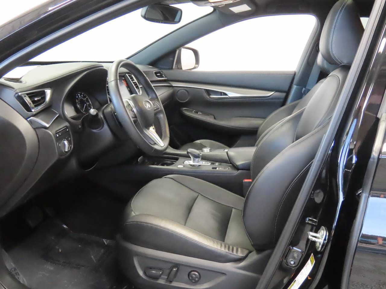 Used 2023 INFINITI QX55 Luxe w/ Cargo Package AWD/4WD image 14