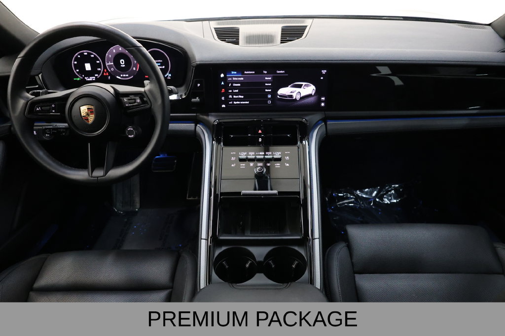 Used 2025 Porsche Panamera image 12
