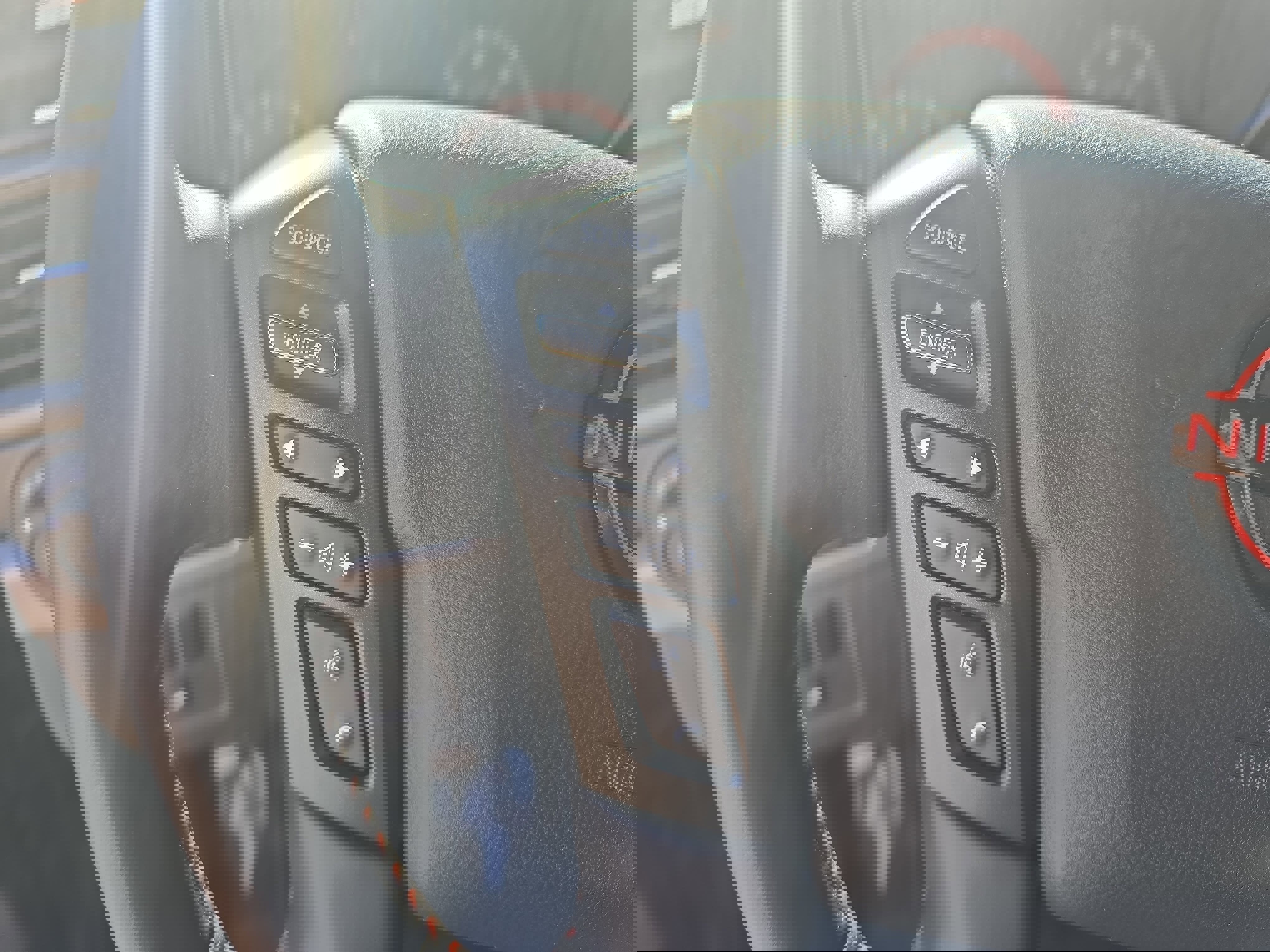 Used 2023 Nissan Titan PRO-4X w/ Pro-4x Convenience Package image 19