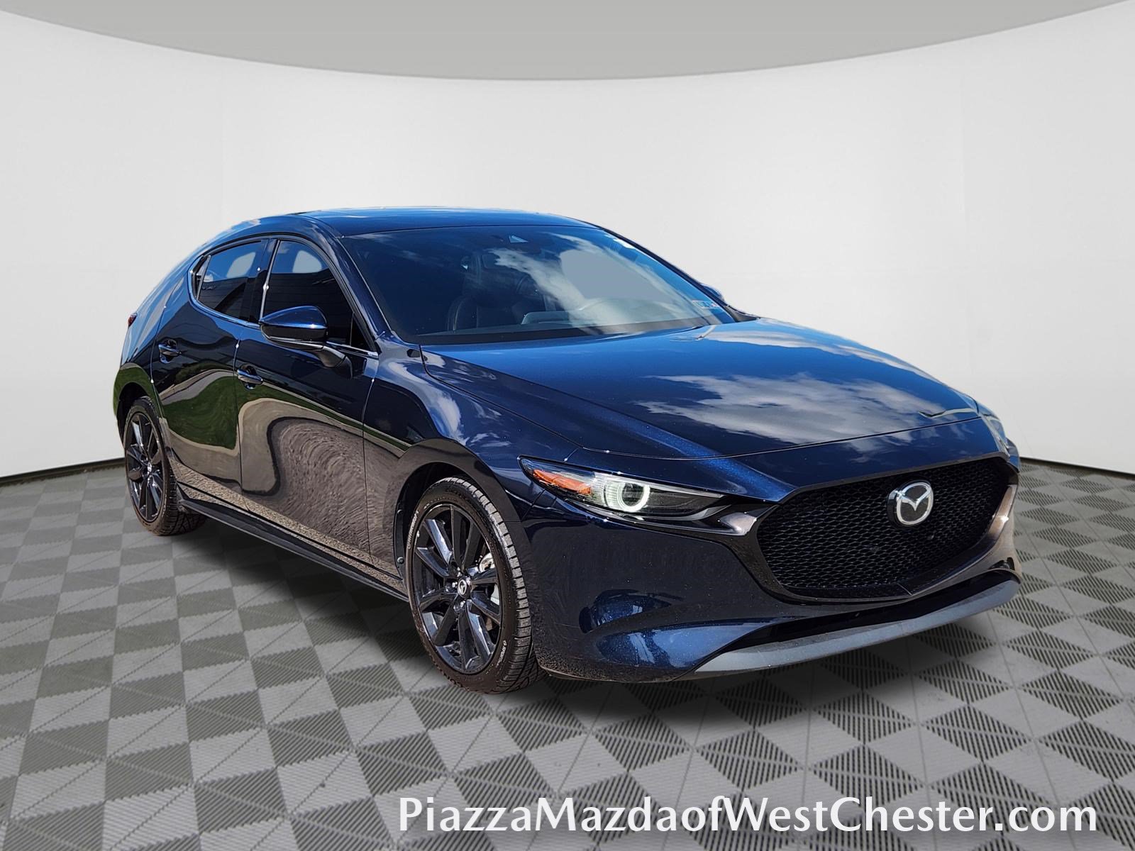 Used 2020 MAZDA MAZDA3 Hatchback w/ Premium Package FWD image 1
