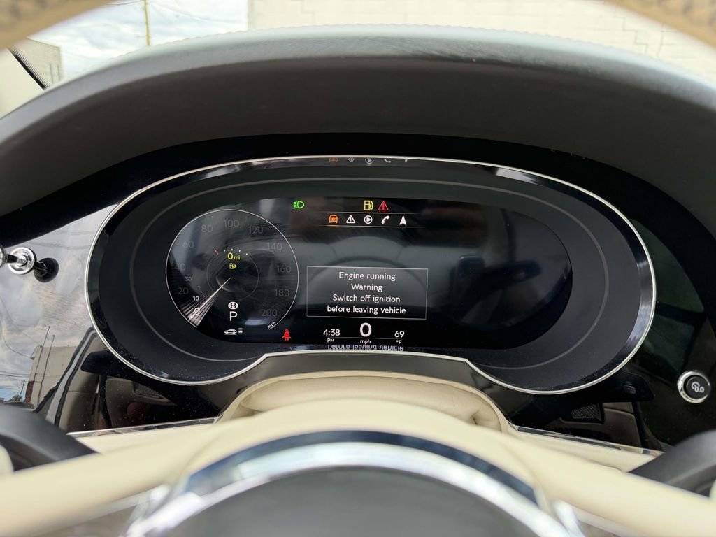 Used 2022 Bentley Bentayga AWD/4WD image 24
