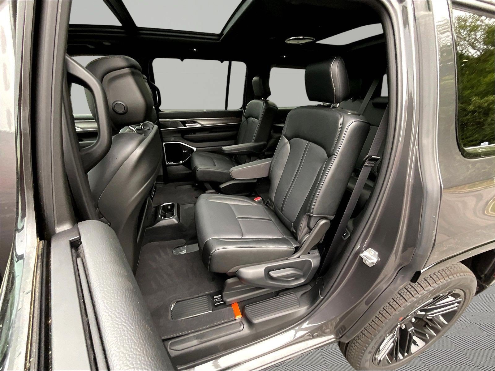 New 2026 Jeep Grand Wagoneer Limited AWD/4WD image 17