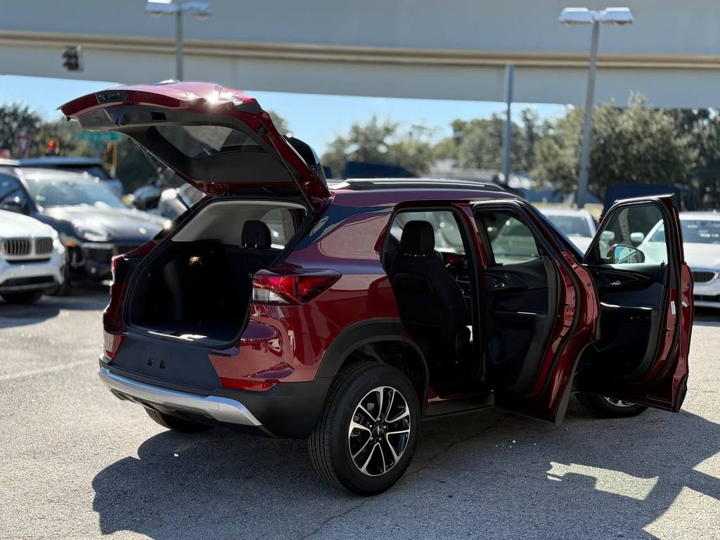 Used 2025 Chevrolet TrailBlazer LT image 30