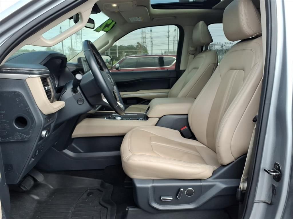 Used 2022 Ford Expedition Limited RWD image 15