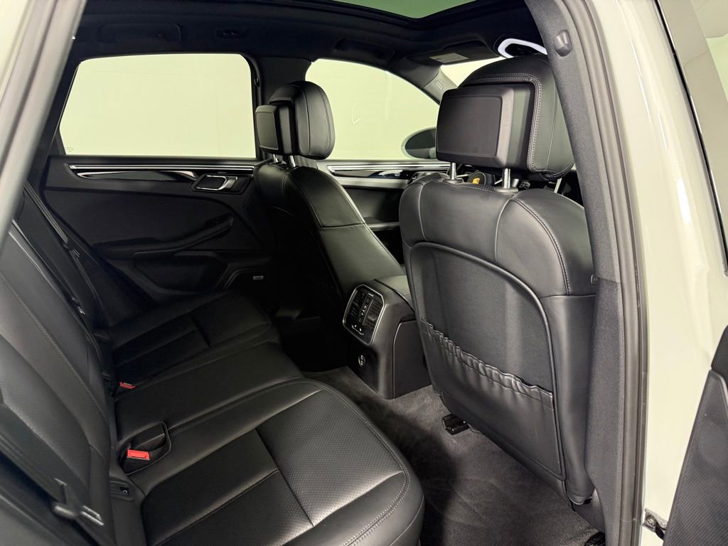 Certified 2021 Porsche Macan S AWD/4WD image 17