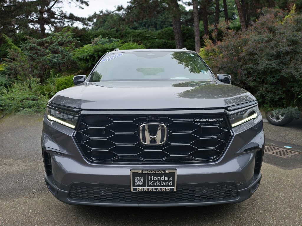 Used 2025 Honda Pilot Black Edition image 2