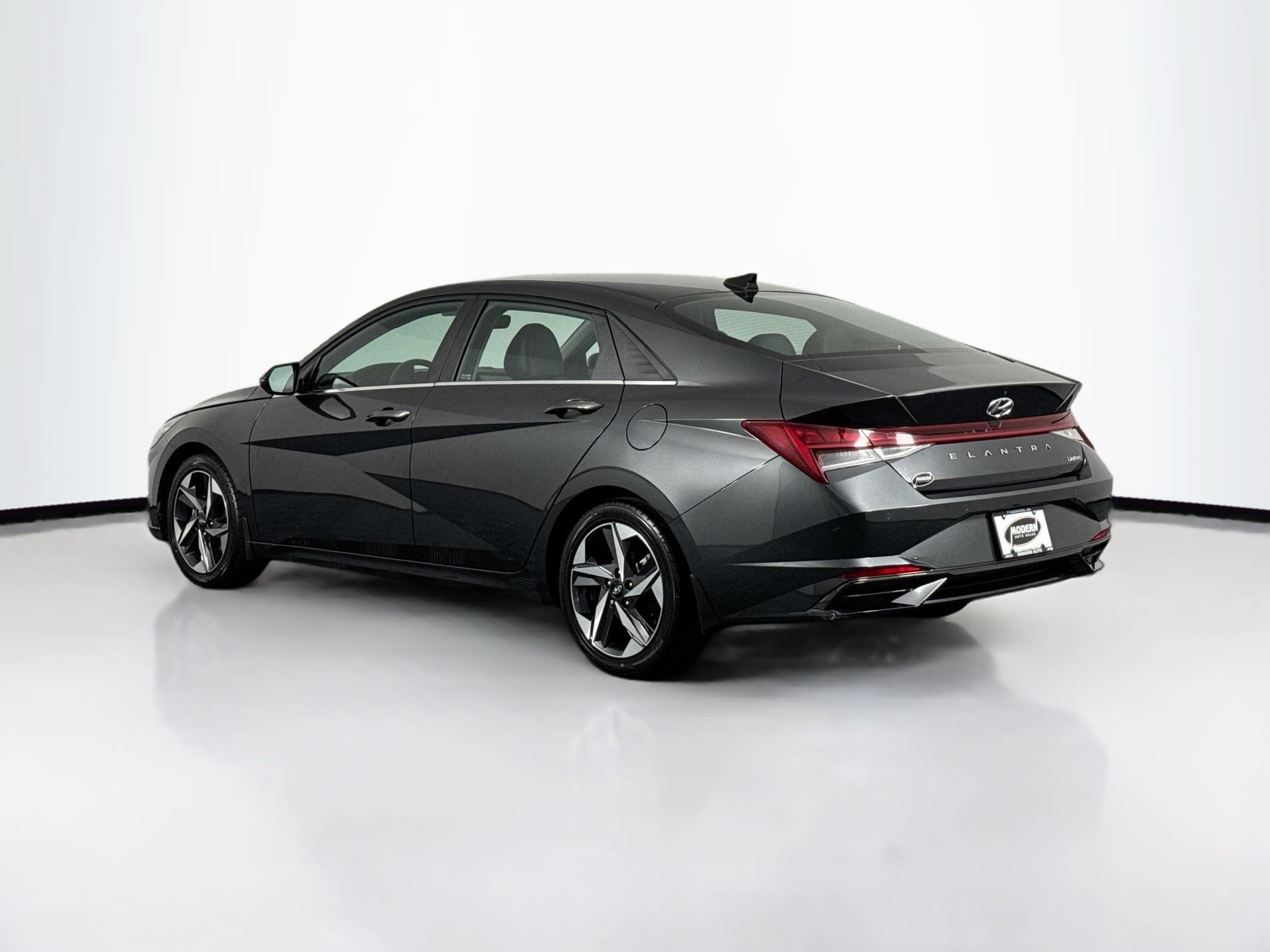 Used 2023 Hyundai Elantra Limited FWD image 9