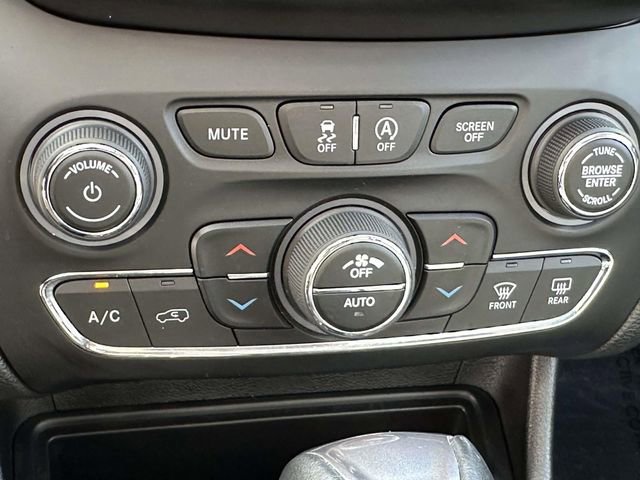 Used 2021 Jeep Cherokee Limited w/ Elite Package image 18