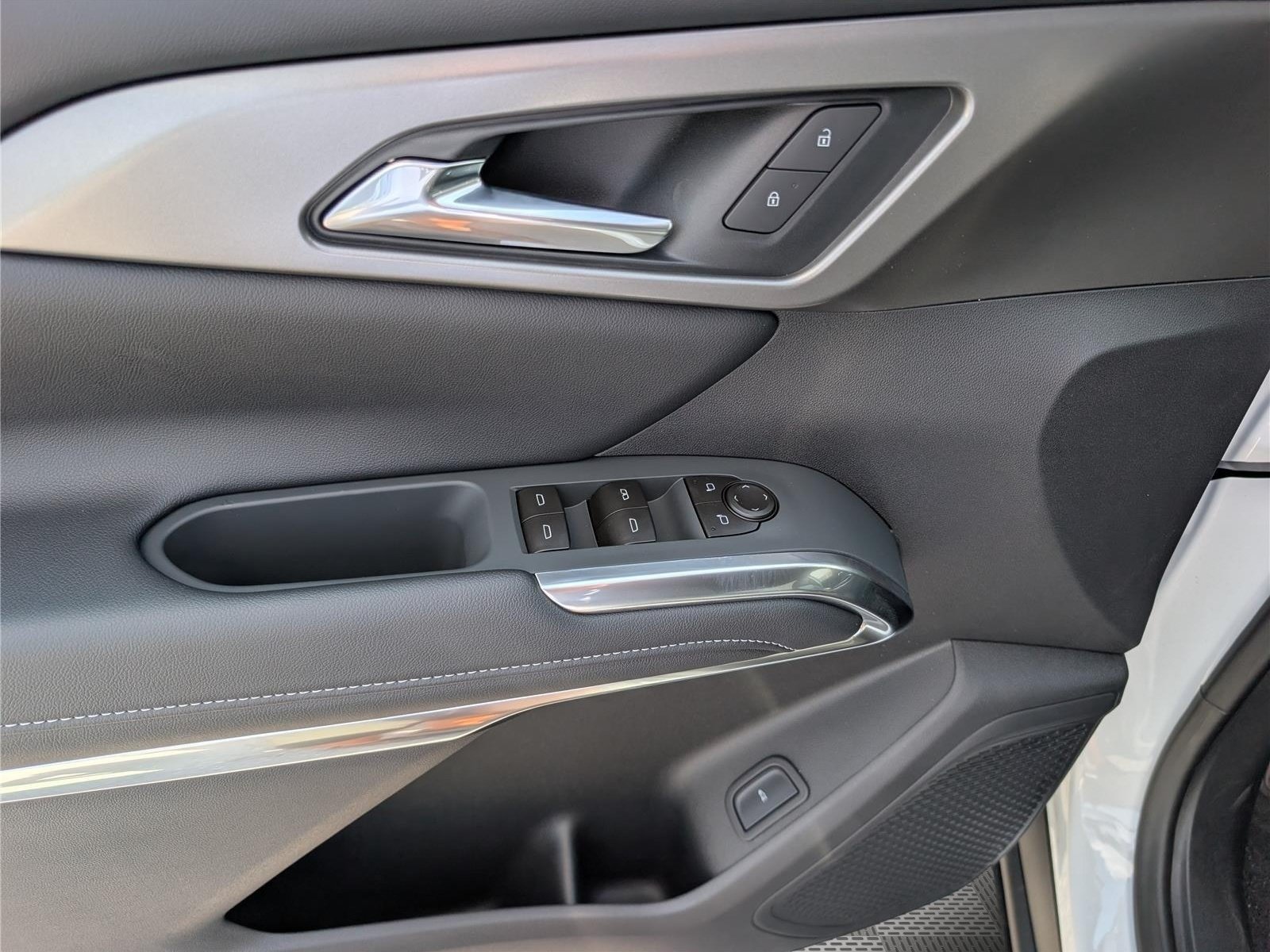 New 2027 Chevrolet Traverse LT w/ Driver Confidence Package FWD image 17