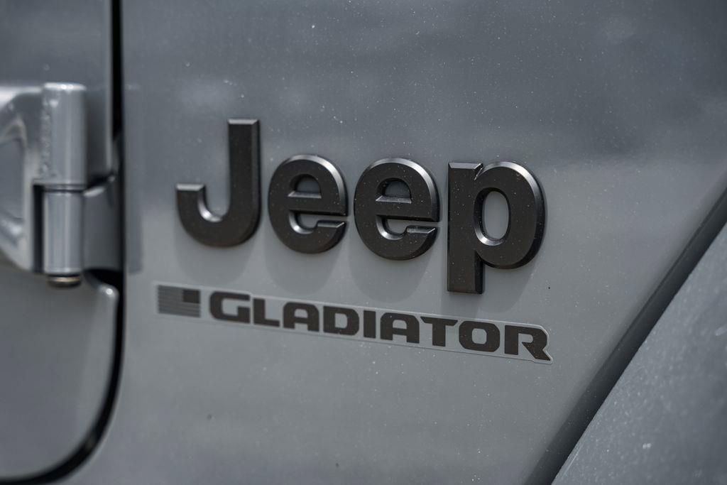 New 2025 Jeep Gladiator Sport AWD/4WD image 17