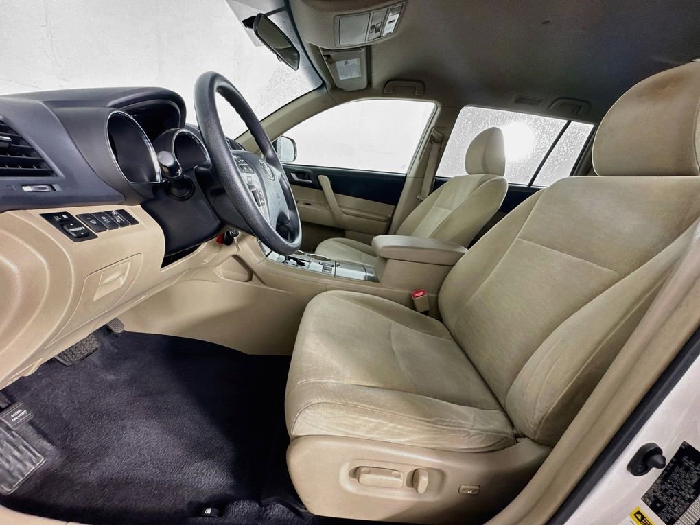 Used 2013 Toyota Highlander Plus AWD/4WD image 12