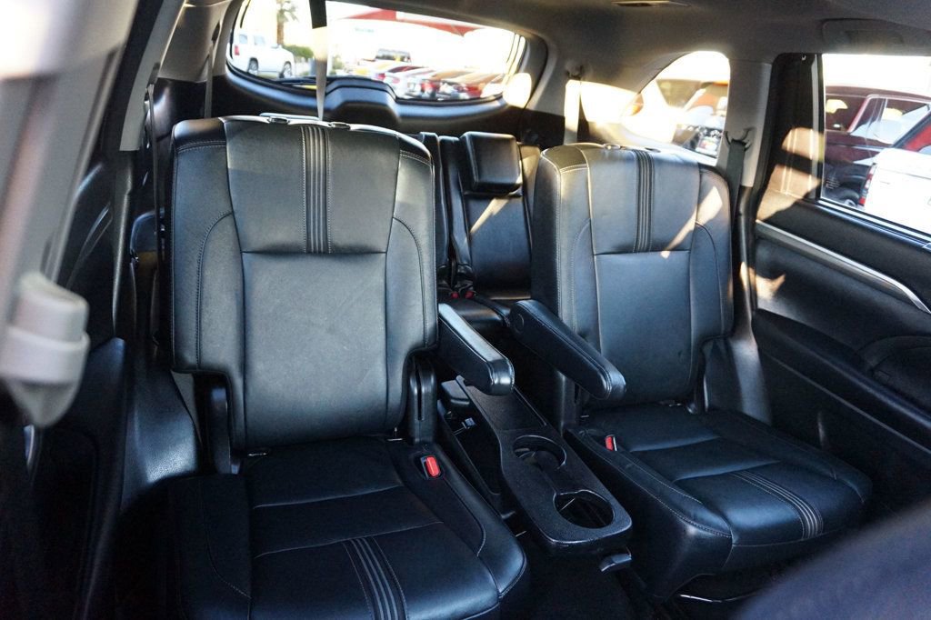 Used 2017 Toyota Highlander SE FWD image 23