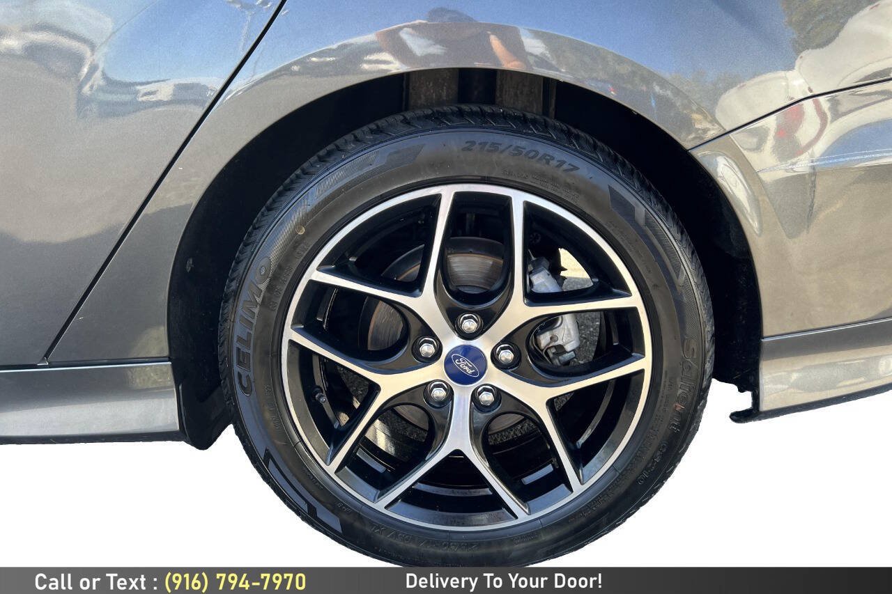 Used 2016 Ford Focus SE w/ SE Sport Package FWD image 10