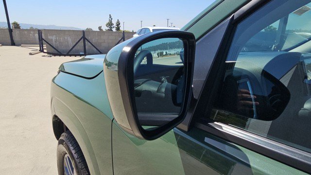 Used 2025 Nissan Frontier SV RWD image 19