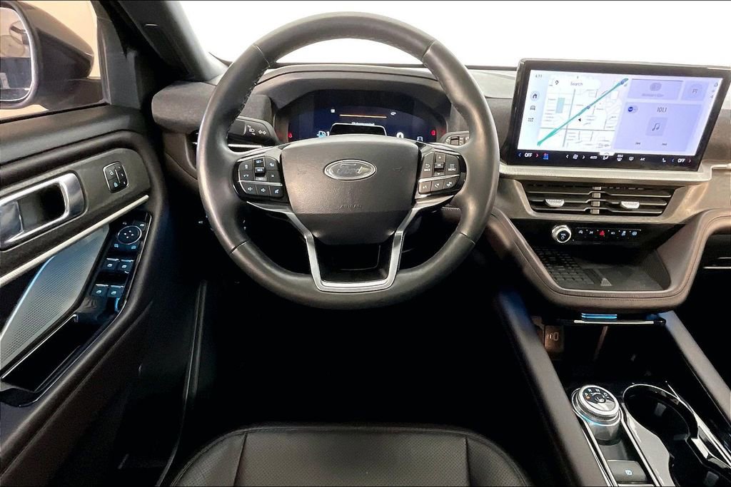 Used 2025 Ford Explorer Platinum w/ LUX Leather Package image 7