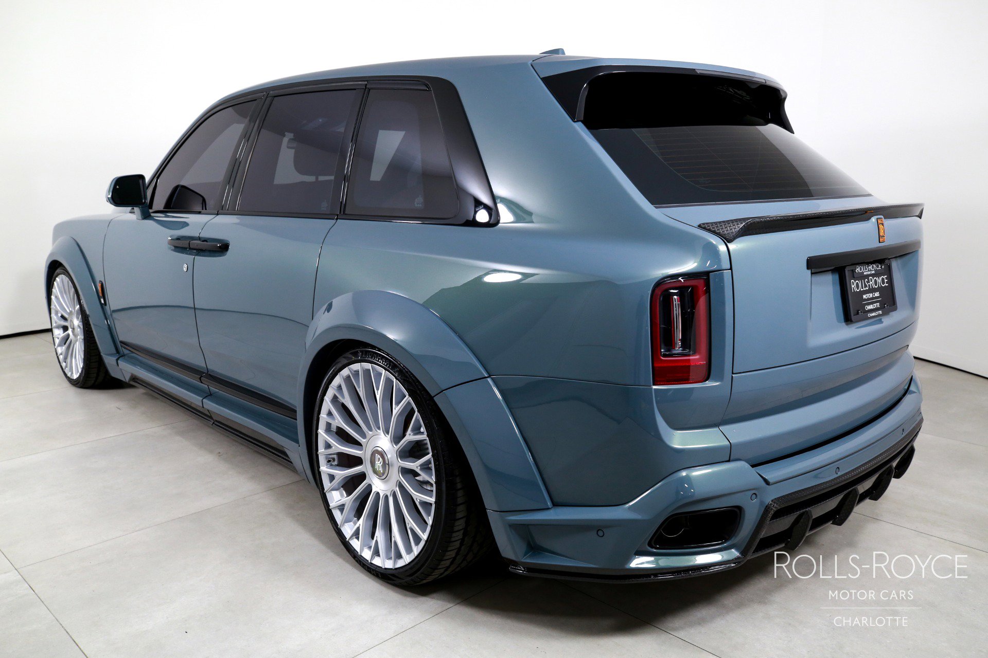 Used 2025 Rolls-Royce Cullinan image 8