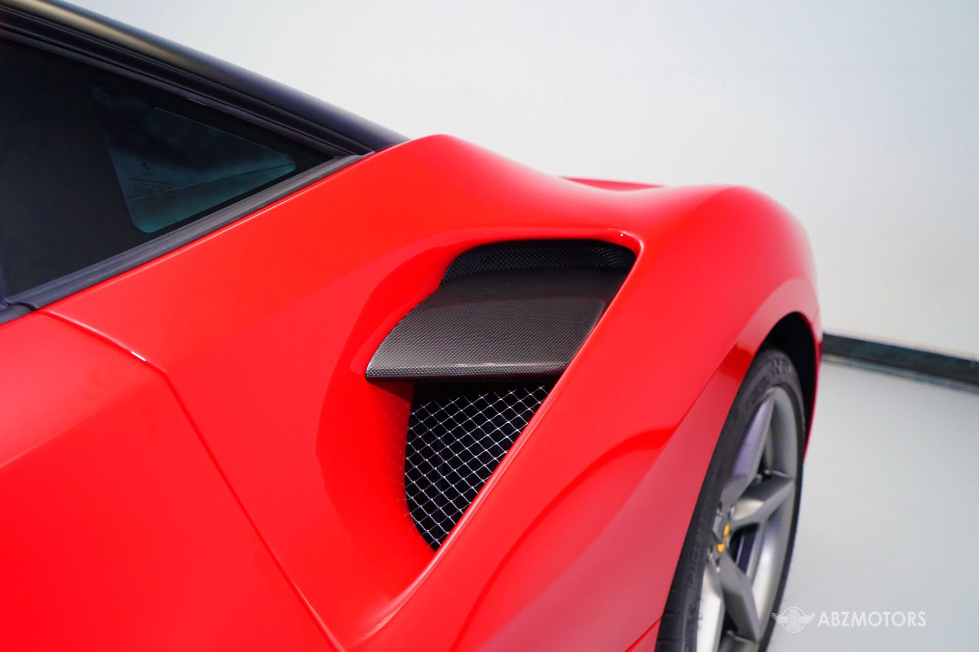 Used 2019 Ferrari 488 GTB image 9