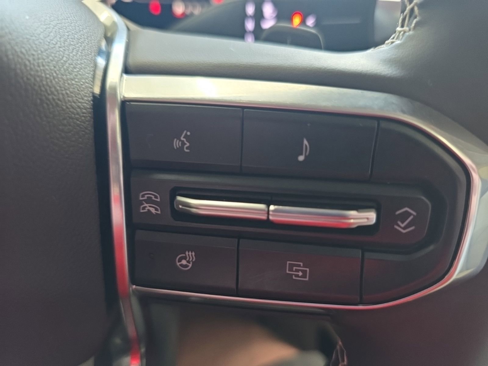 Used 2024 GMC Acadia Denali w/ Super Cruise Package image 38