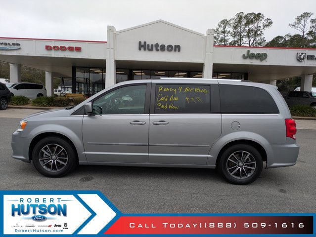 Used 2017 Dodge Grand Caravan SXT image 1