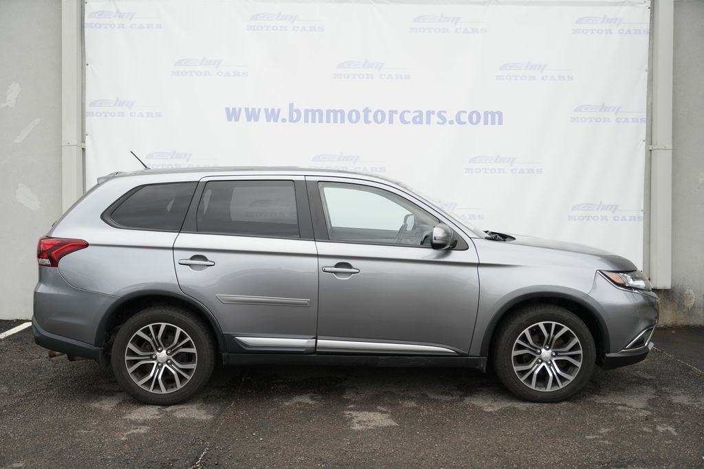 Used 2016 Mitsubishi Outlander SE AWD/4WD image 7